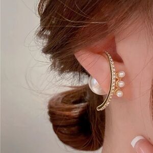 Elegant Gold and Pearl Ear Cuff